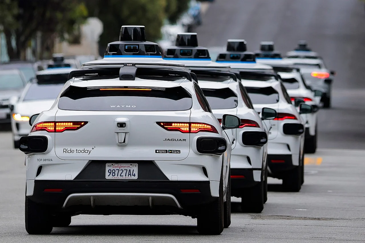 San Francisco'da Waymo robotaksilerinin faaliyetleri geçici olarak durduruldu