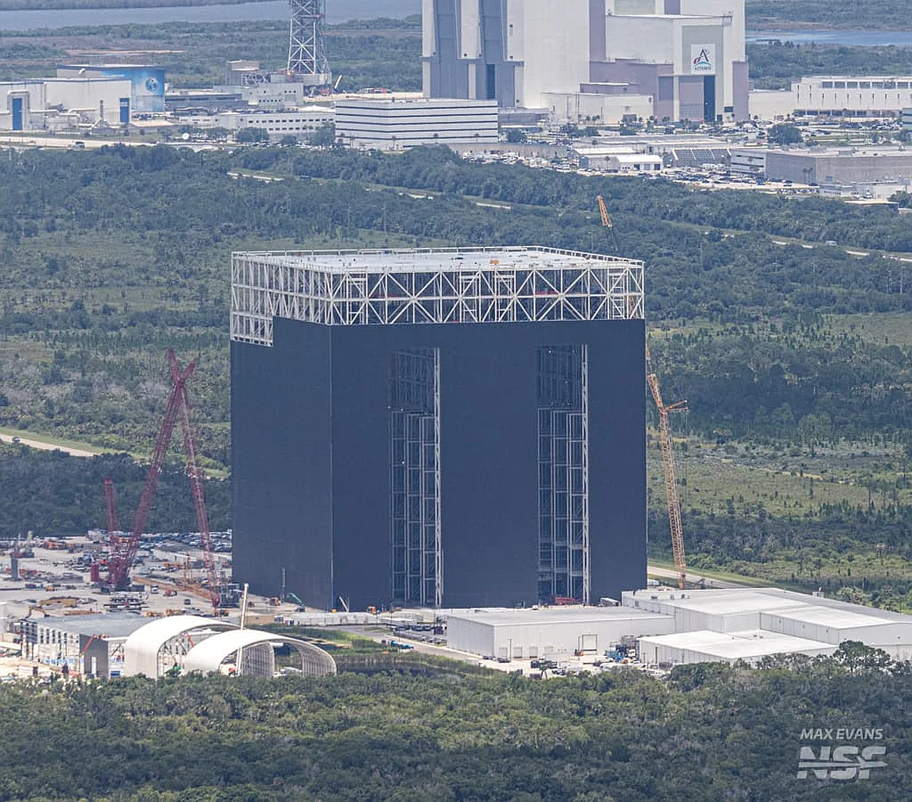SpaceX завершает строительство гигантского завода Гигабай во Флориде