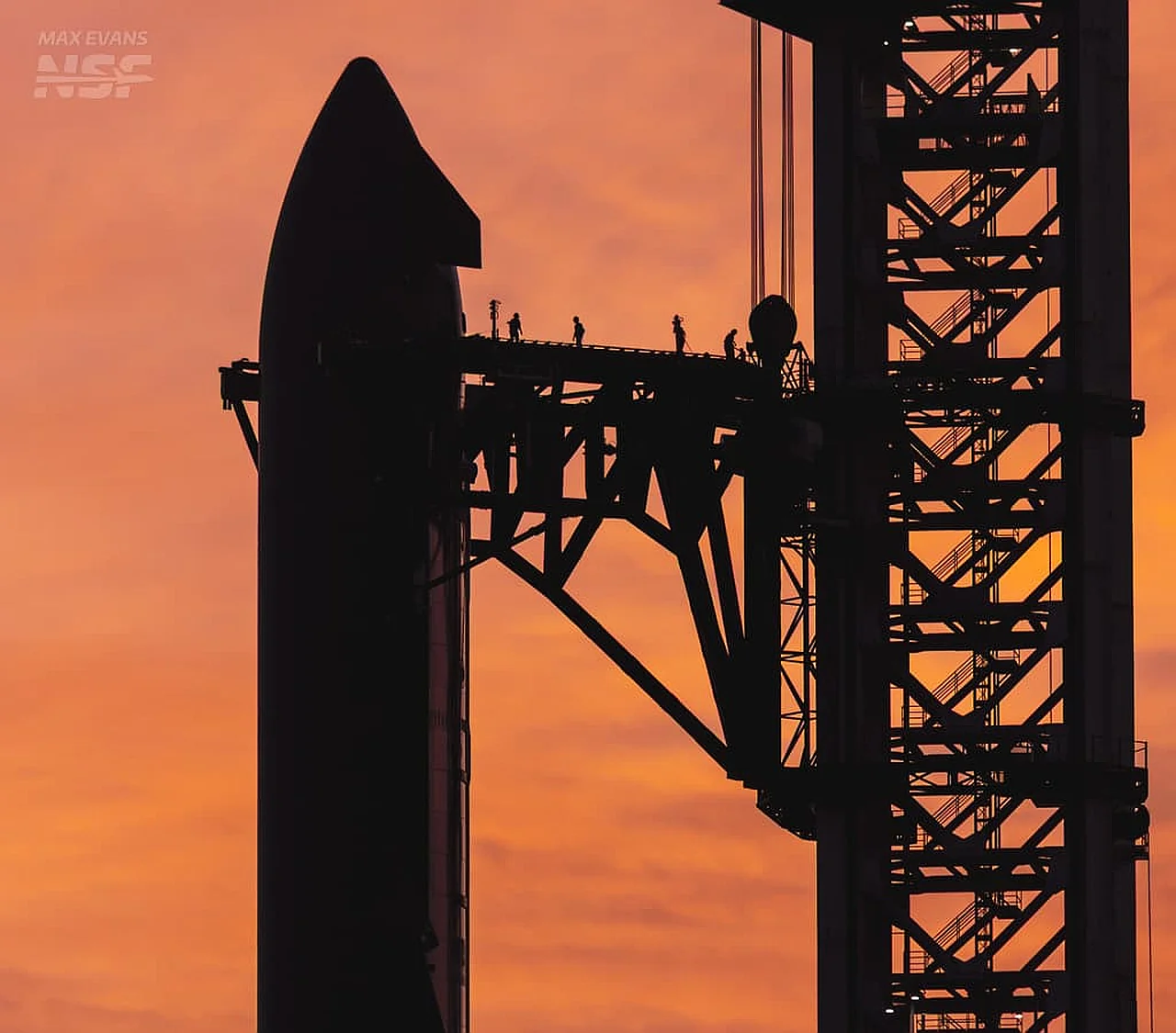 SpaceX коинотни забт этиш арафасида: Starship V3 ракетаси парвозга шайланди