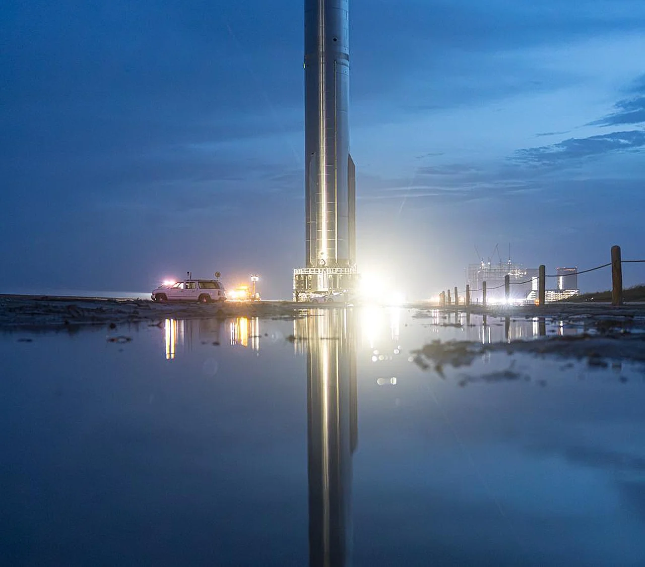 SpaceX prepares for Starship flight: Super Heavy moved to the launch pad