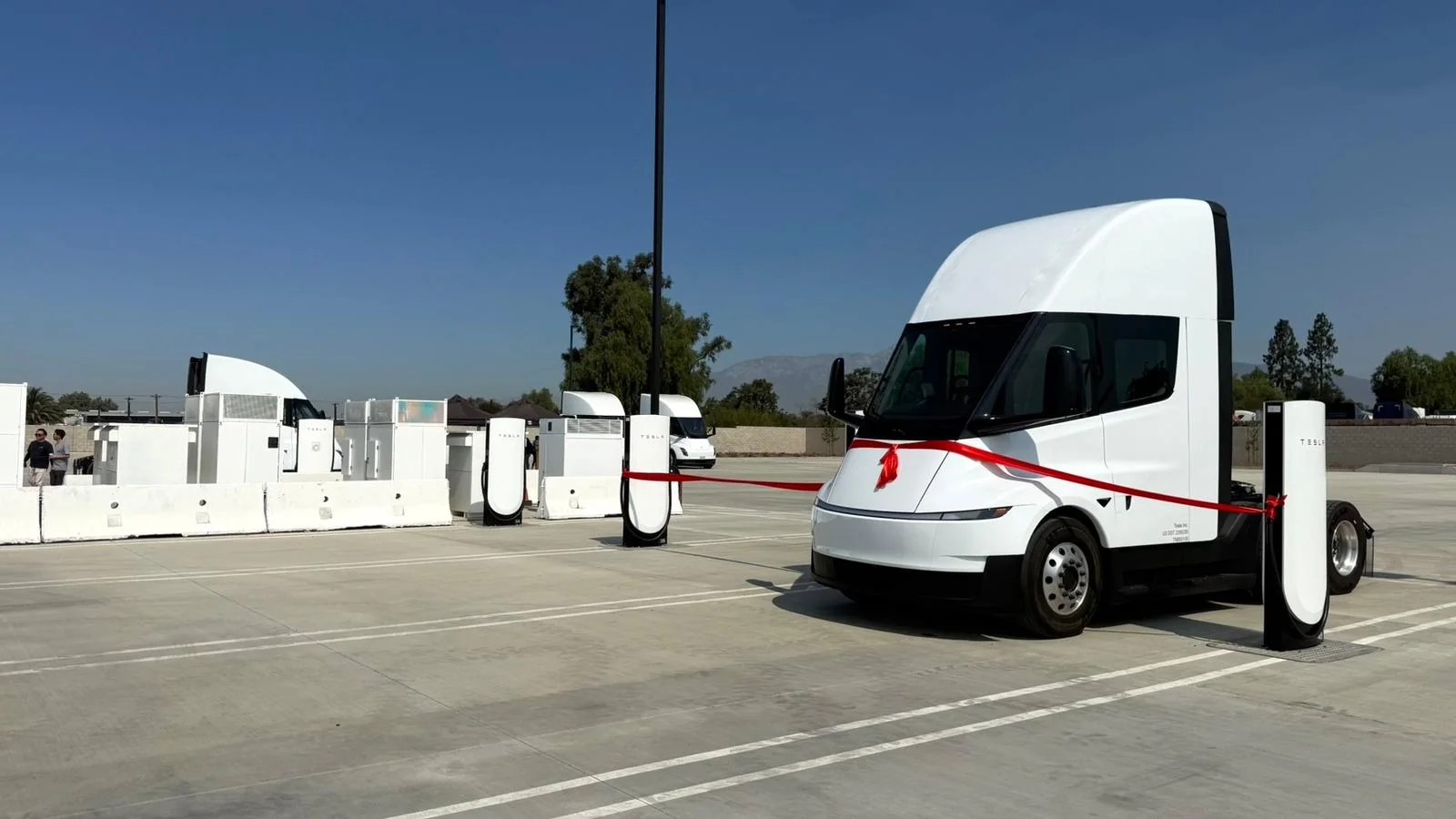 Tesla dunyodagi ilk Megacharger stansiyasini ochdi: Bir yuk mashinasi uchun 1200 kW quvvat
