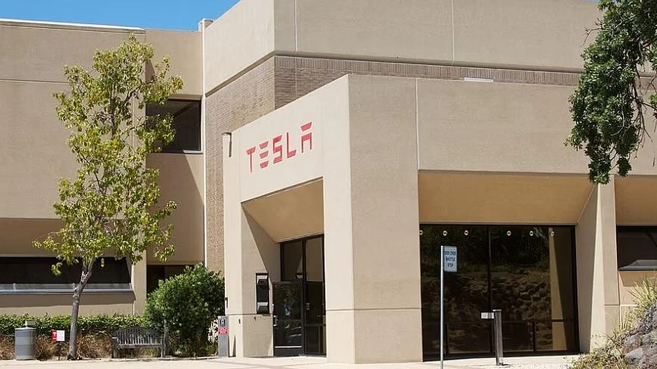 Tesla stellt Verkaufsrekord auf, doch Investoren verkaufen Unternehmensaktien