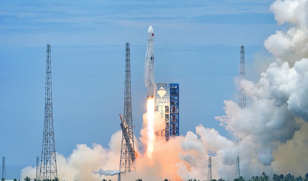 China Catches Up to Elon Musk in Space Race: Reusable Rocket Successfully Tested