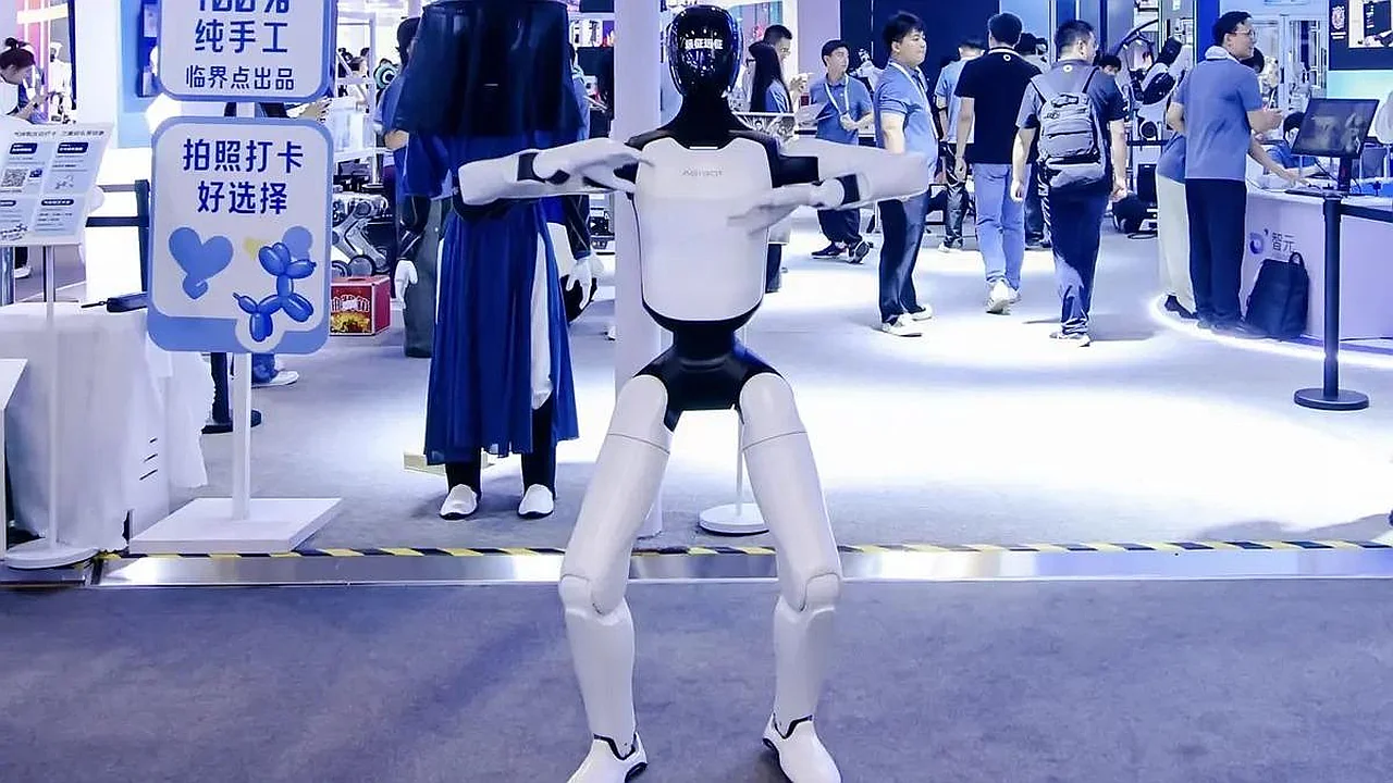 La empresa china AGIBOT presenta cuatro nuevos robots inteligentes