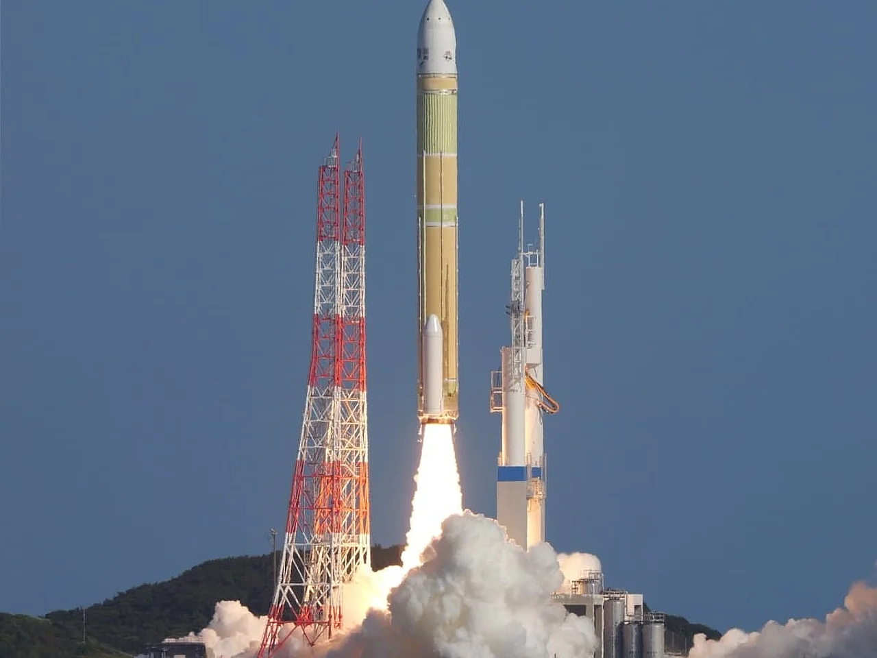 Japan's ispace Chooses H3 Rocket Over Falcon 9