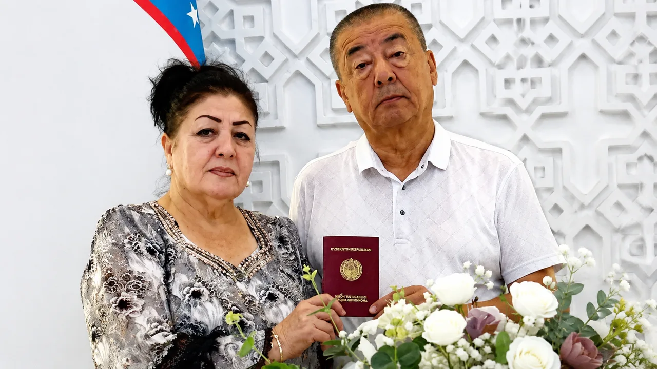 Qashqadaryolik juftlik 35 yil o‘tib nikohini rasmiylashtirdi