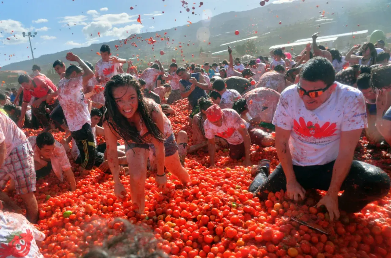 Über 20.000 Menschen veranstalteten eine Tomatenschlacht in Spanien