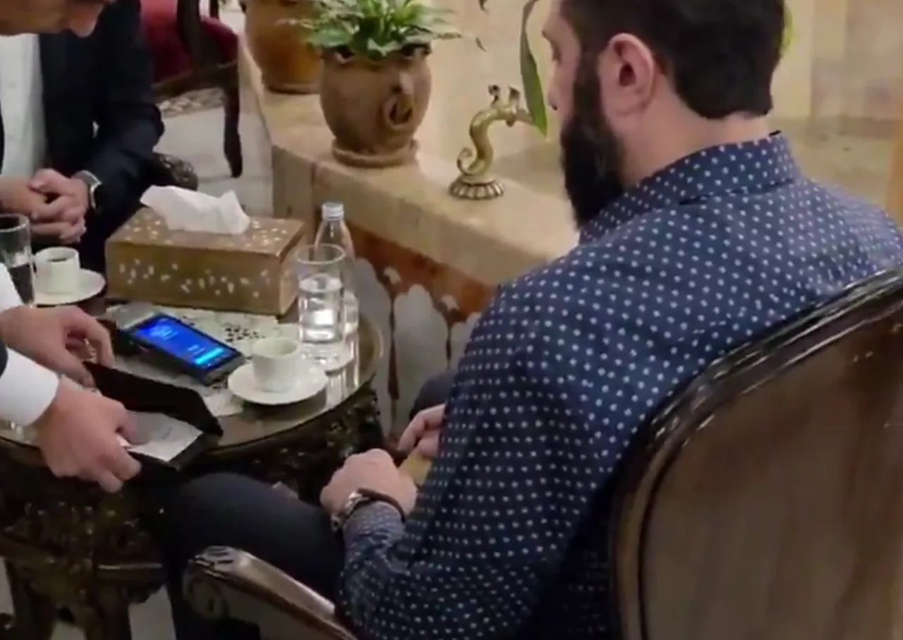 Ist die Isolation vorbei? Syrischer Präsident zahlt im Restaurant mit Visa-Karte (Video)