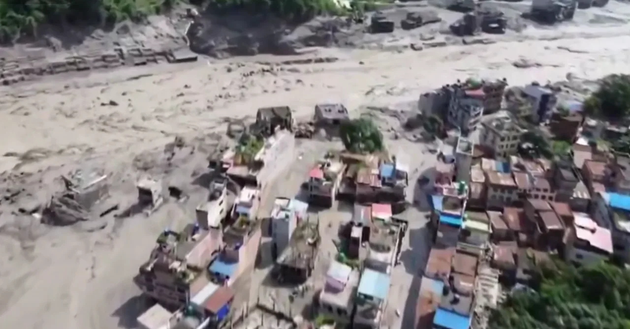 Halokatli ofat: Nepalda 200 kishi qurbon bo‘ldi, 800 sayyoh qidirilmoqda (video)
