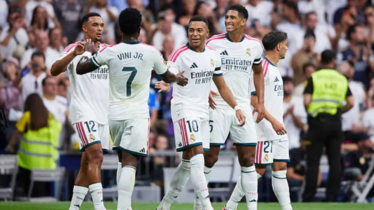Real Madrid thrash Malaga to become the sole leader in La Liga