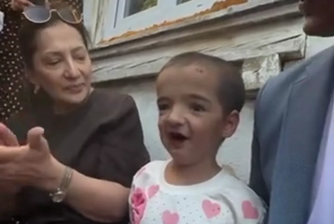 Nasiba Abdullayeva sings "Bari gal" with a little Tajik girl (A heart-stirring duet)