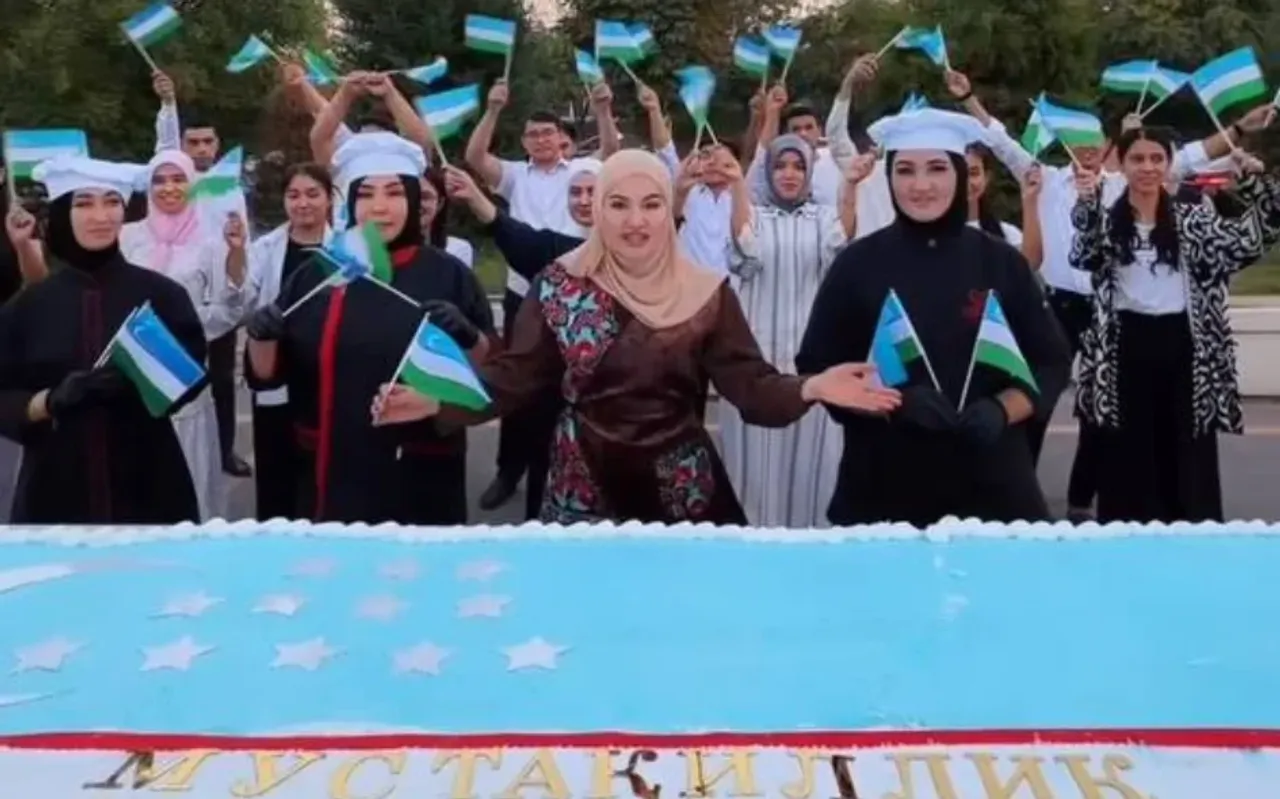 Feruza Normatova amazed with a huge 200-kilogram cake