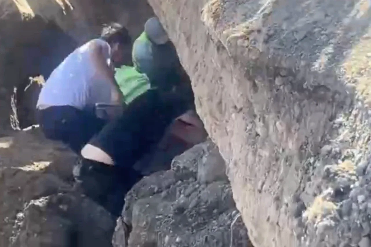 Terrible tragedy in Navoi: Sand buried a 59-year-old worker (video)