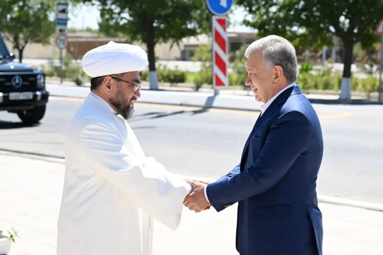 Shavkat Mirziyoyev Bahouddin Naqshband maqbarasini ziyorat qildi (foto)