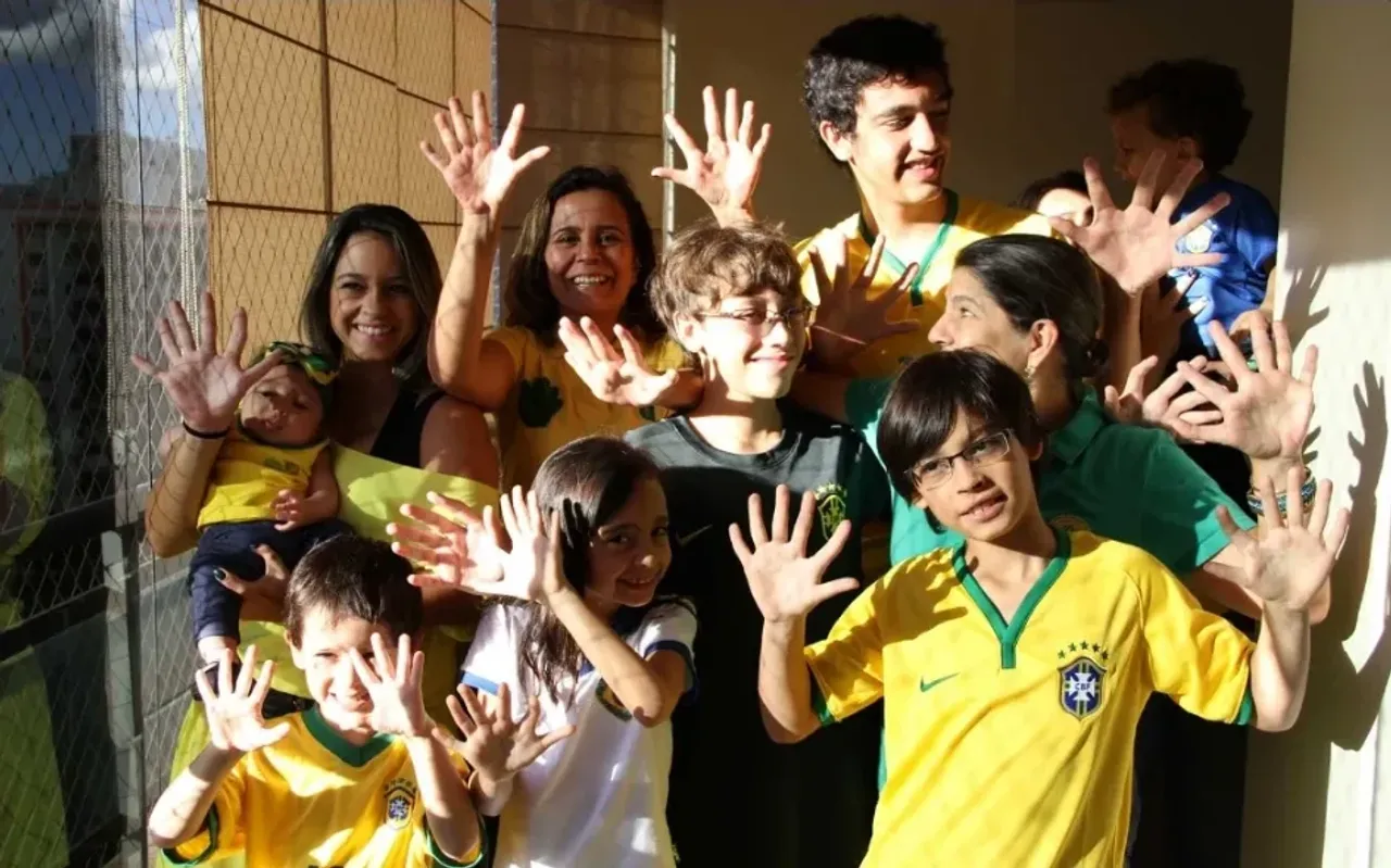Surprising Heredity in a Brazilian Family: Some Members Have 24 Fingers