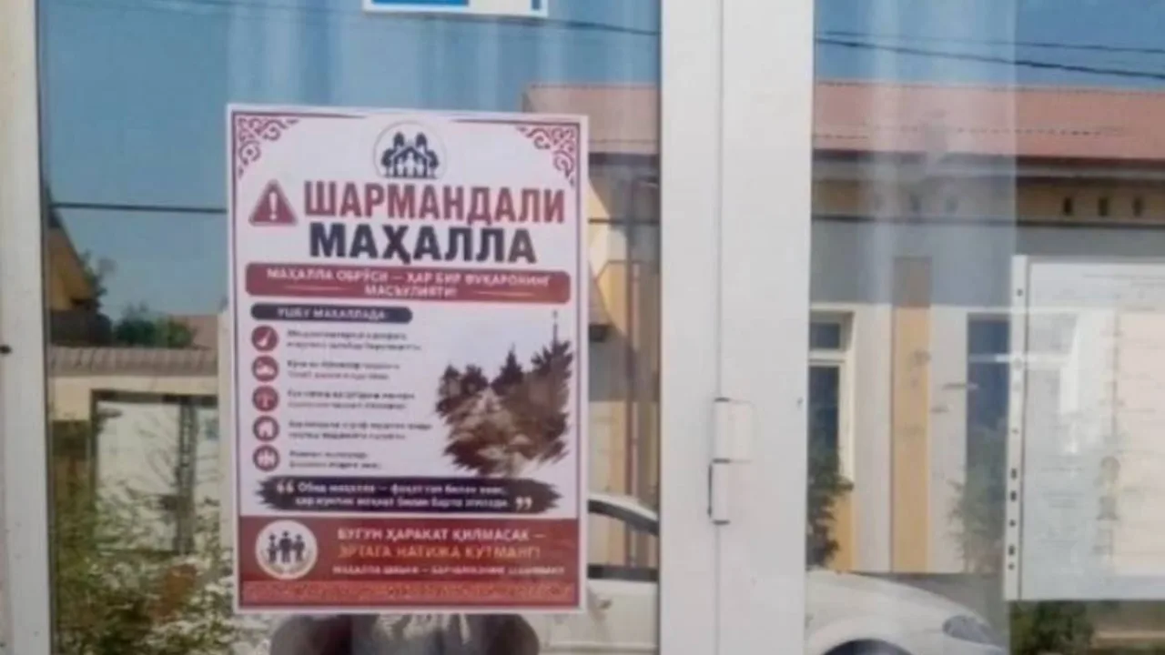 Chinoz district governor comes up with unusual punishment, putting a “Shameful Neighborhood” sign at the mahalla center