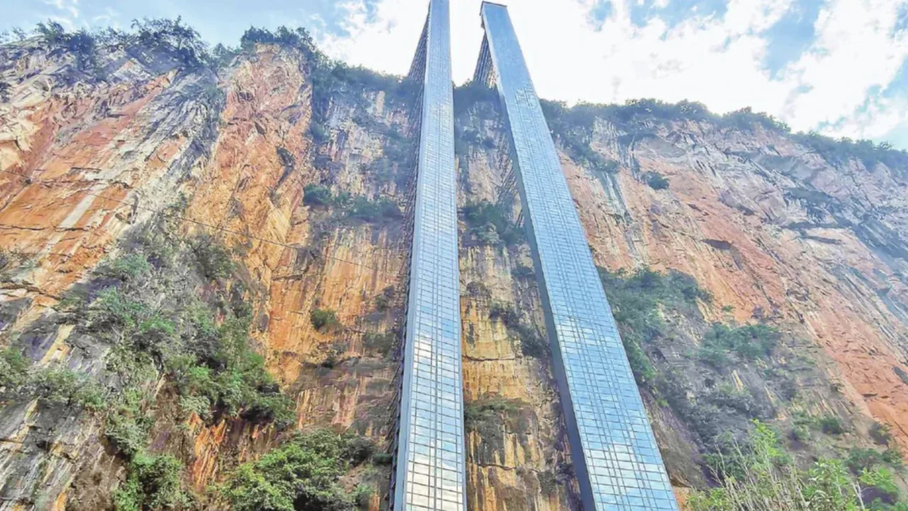 A Giant 288-Meter Elevator Was Built In China