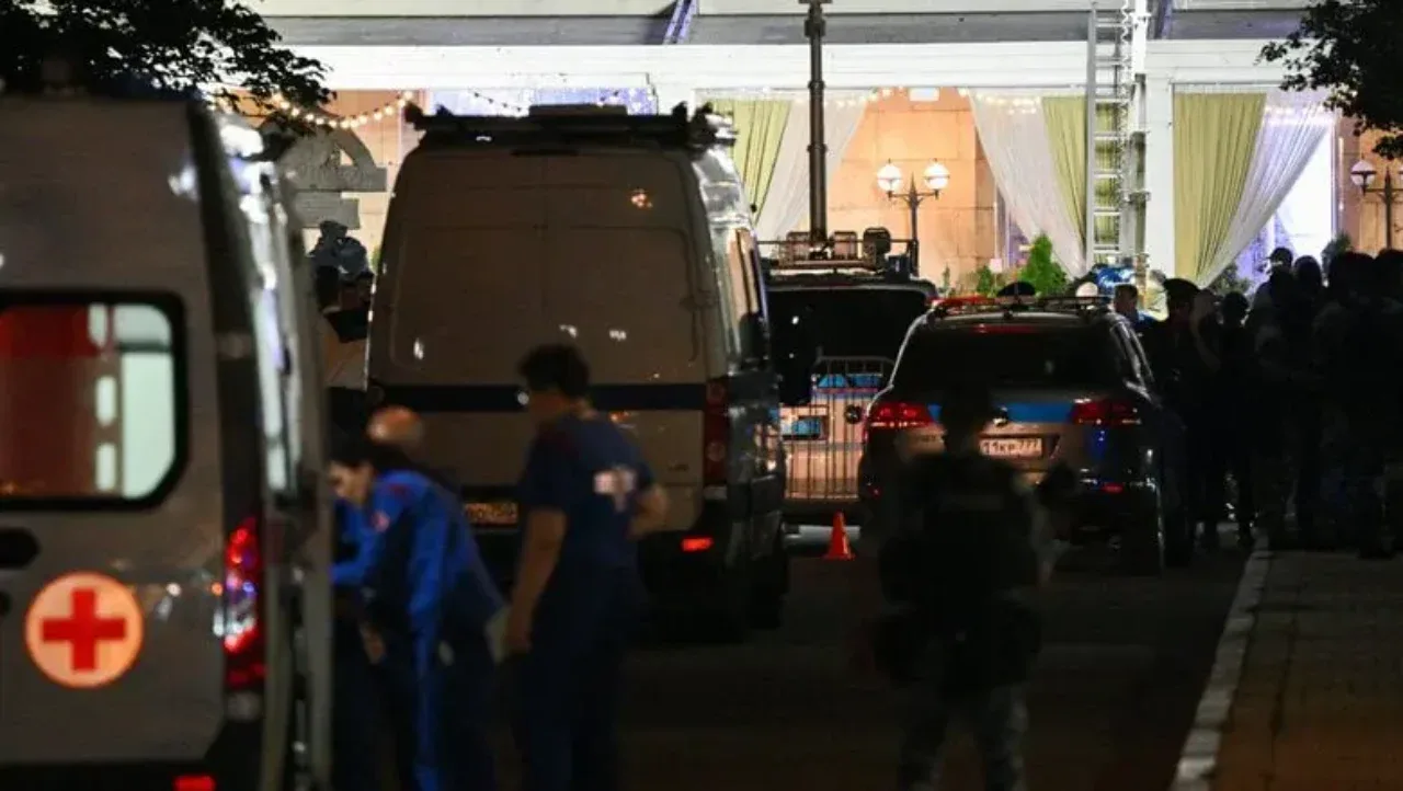 Powerful Explosion at Moscow Restaurant: Casualties and Injuries Reported