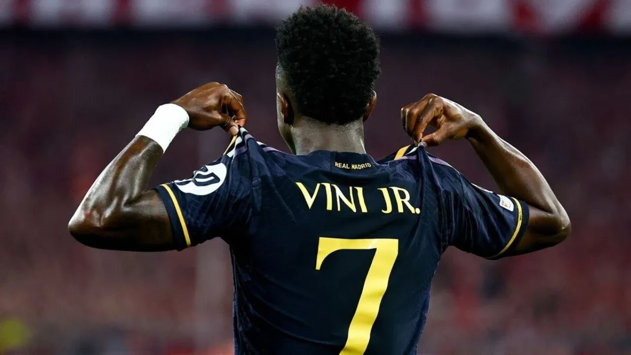 Vinicius Asks Real Madrid for €20 Million: Why Is the Deal Dragging On?