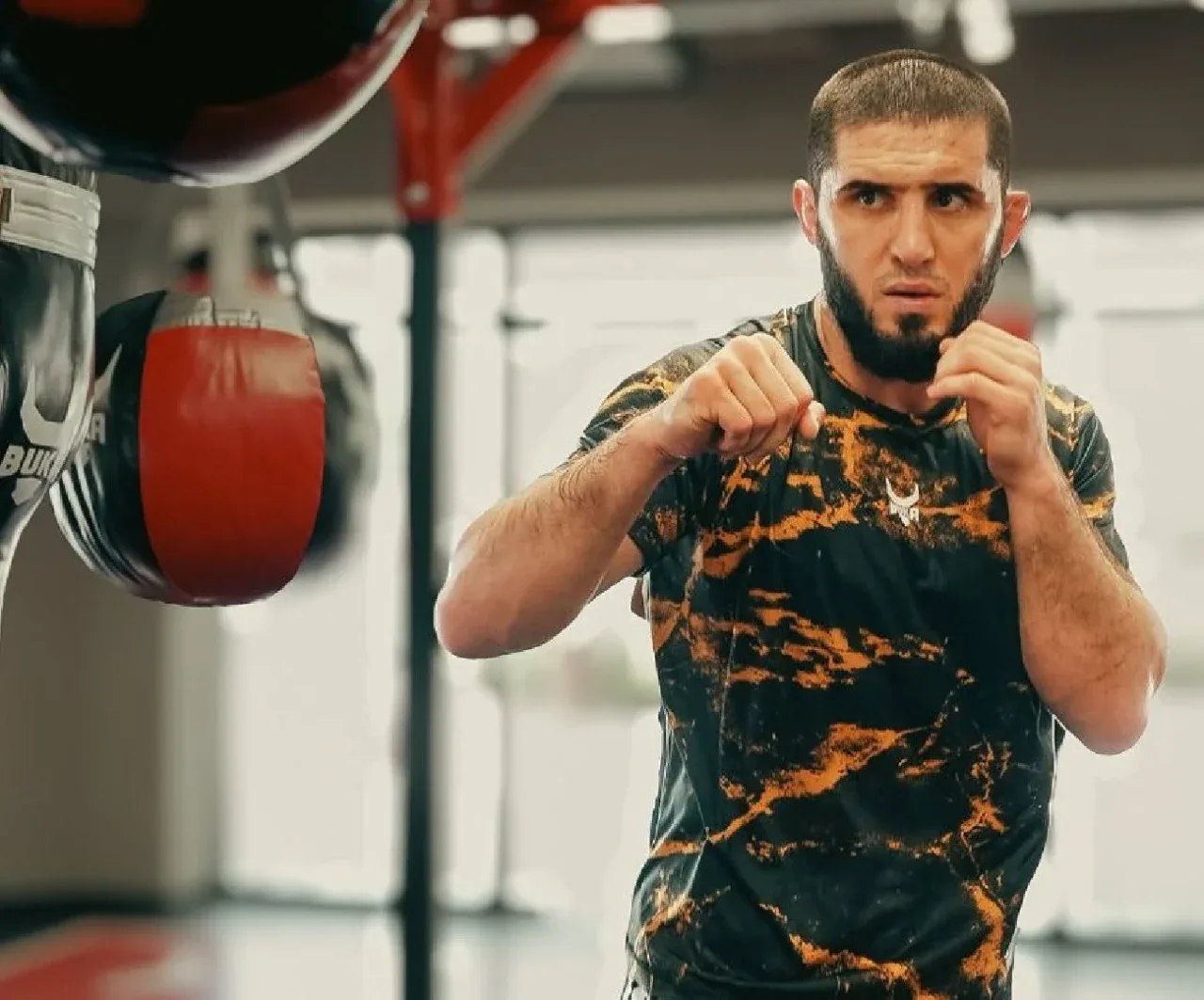 Islam Makhachev enthüllt sein größtes Ziel in der UFC-Historie: Eine neue MMA-Spitze!