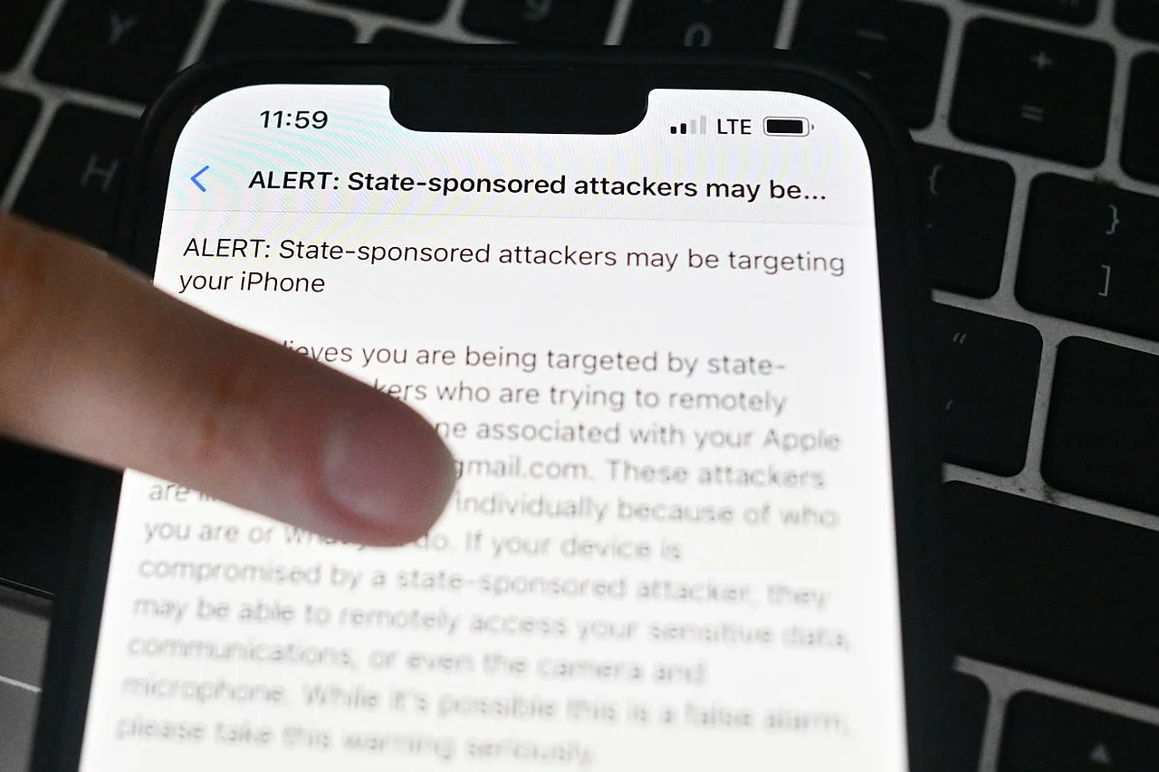 Apple foydalanuvchilariga xavfli josuslik dasturlari haqida ogohlantirish yuborildi