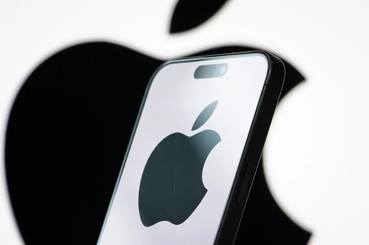 Apple, Siri sesli asistanı için medya kuruluşlarıyla görüşüyor
