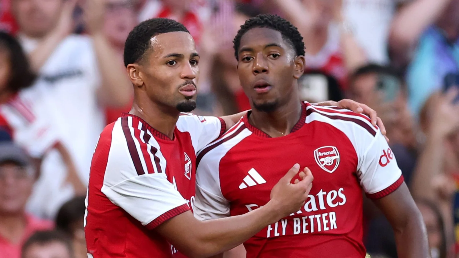 La directiva del Arsenal reacciona a los posibles traspasos de sus canteranos