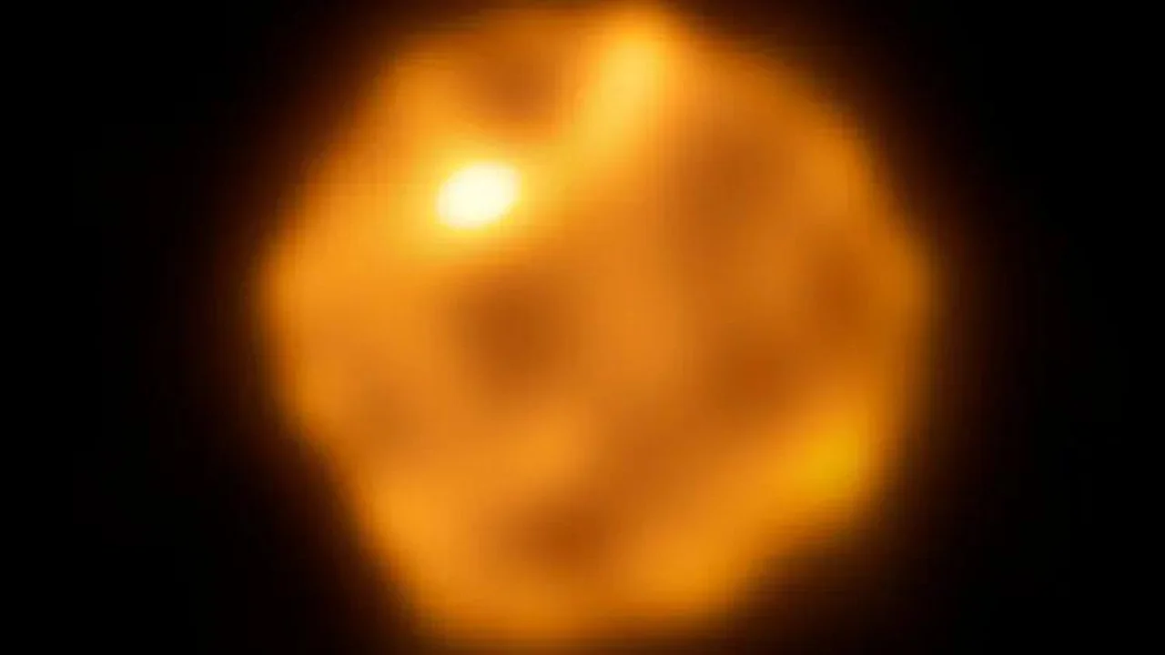 Des astronomes ont capturé l'image la plus récente et détaillée de l'étoile Bételgeuse