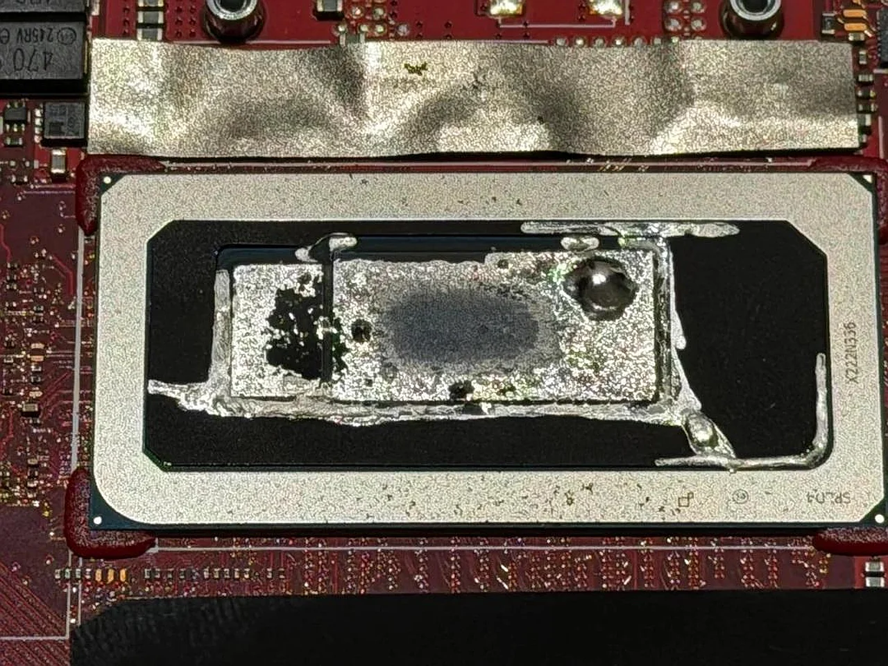 Asus ўйин ноутбугида суюқ металлни алмаштиргач унумдорлик кескин ошди