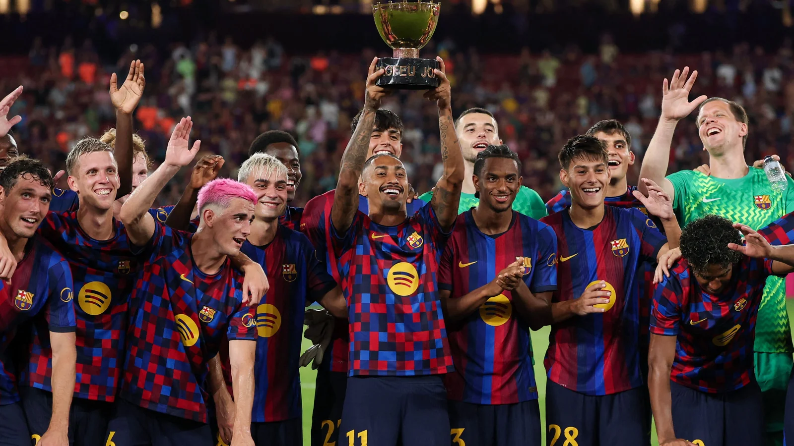 Barcelona ringt Al Ahly vor der Saison nieder