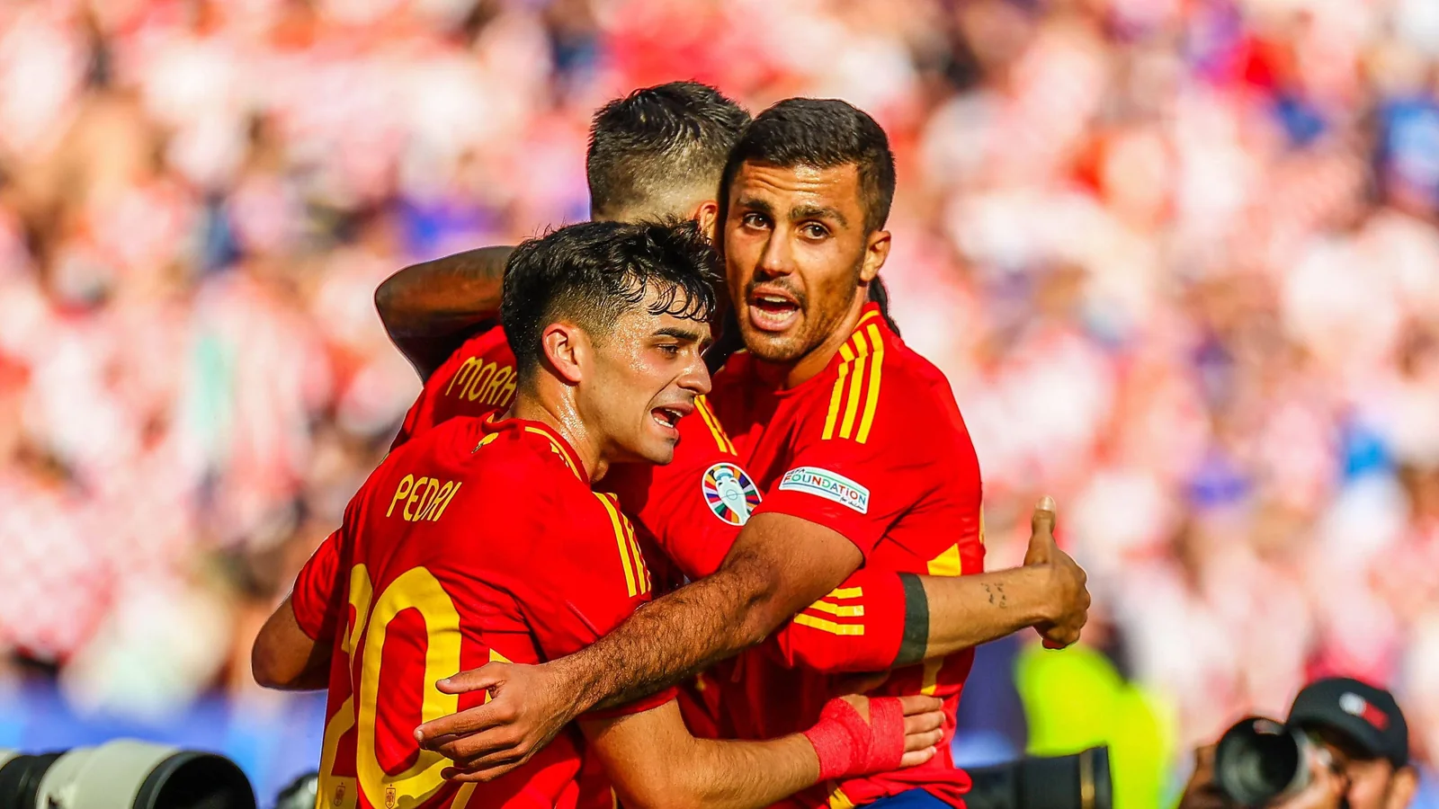 Barselona Rodri transferi ustida ishlamoqda va jamoada oʻzgarishlar kutilmoqda