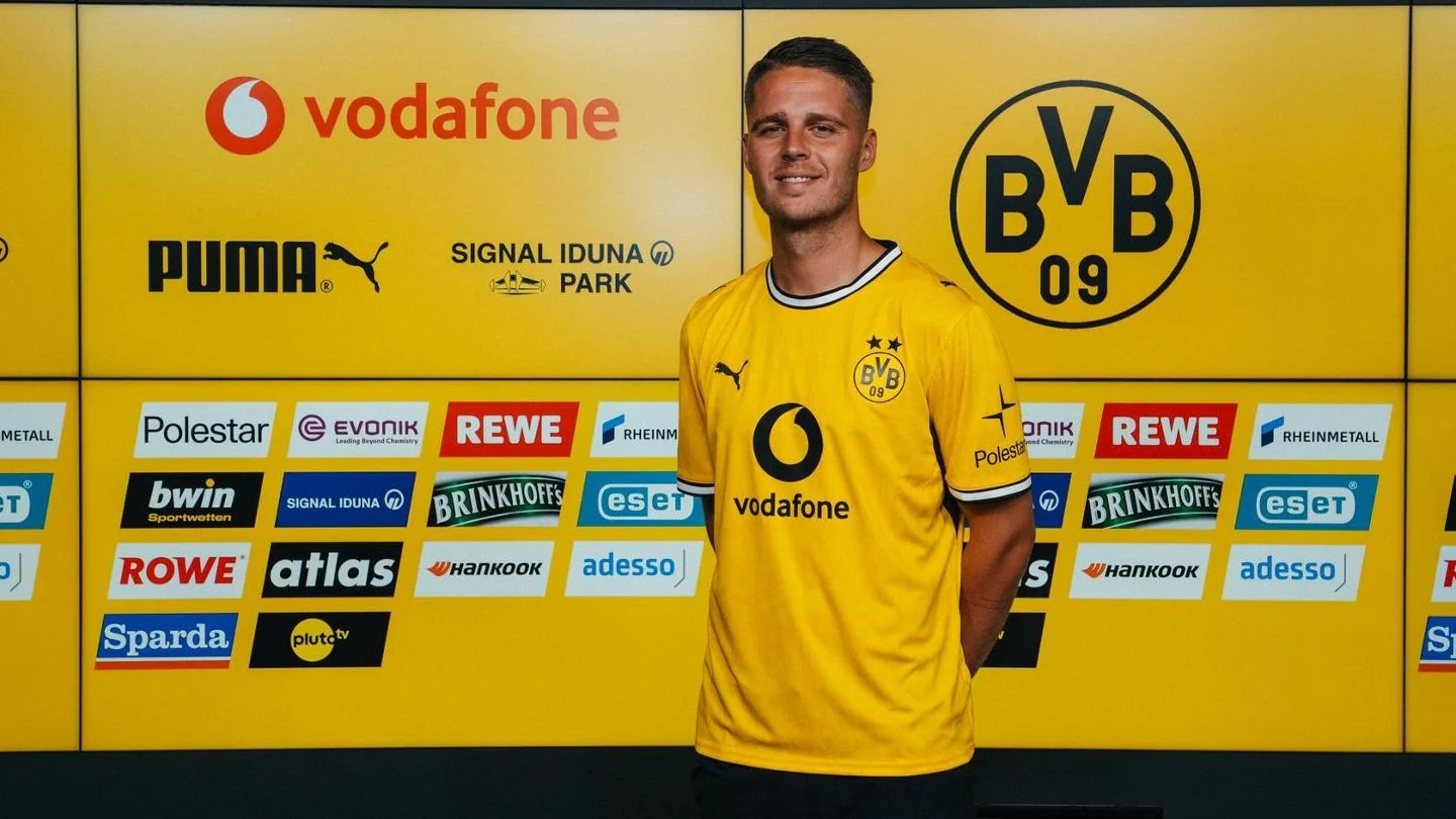 Borussia Dortmund sign Dutch midfielder Joey Veerman