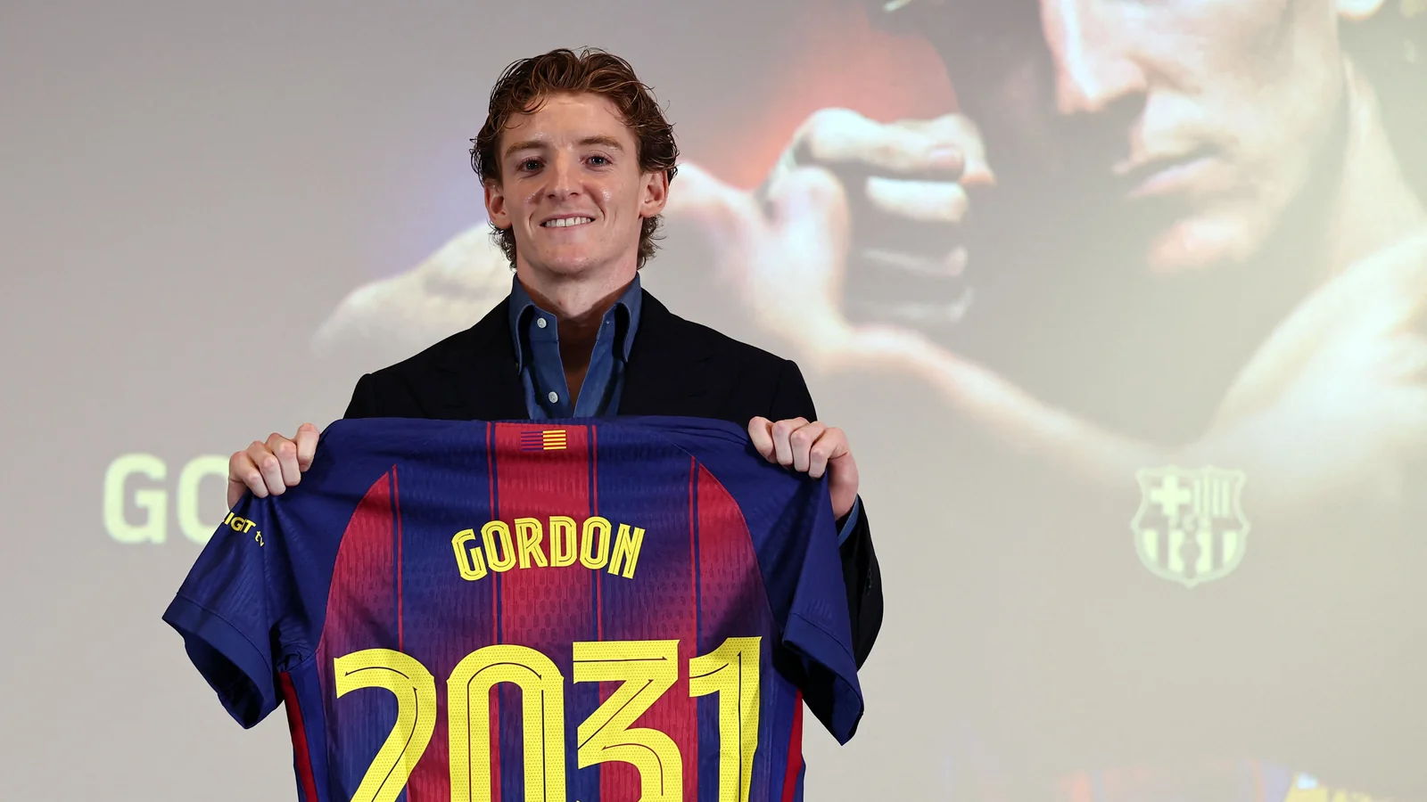 Anthony Gordon feiert sein Debüt für Barcelona