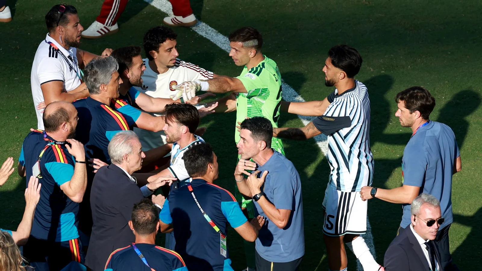 FIFA Аргентина футболчиларига нисбатан қаттиқ дисквалификация эълон қилди