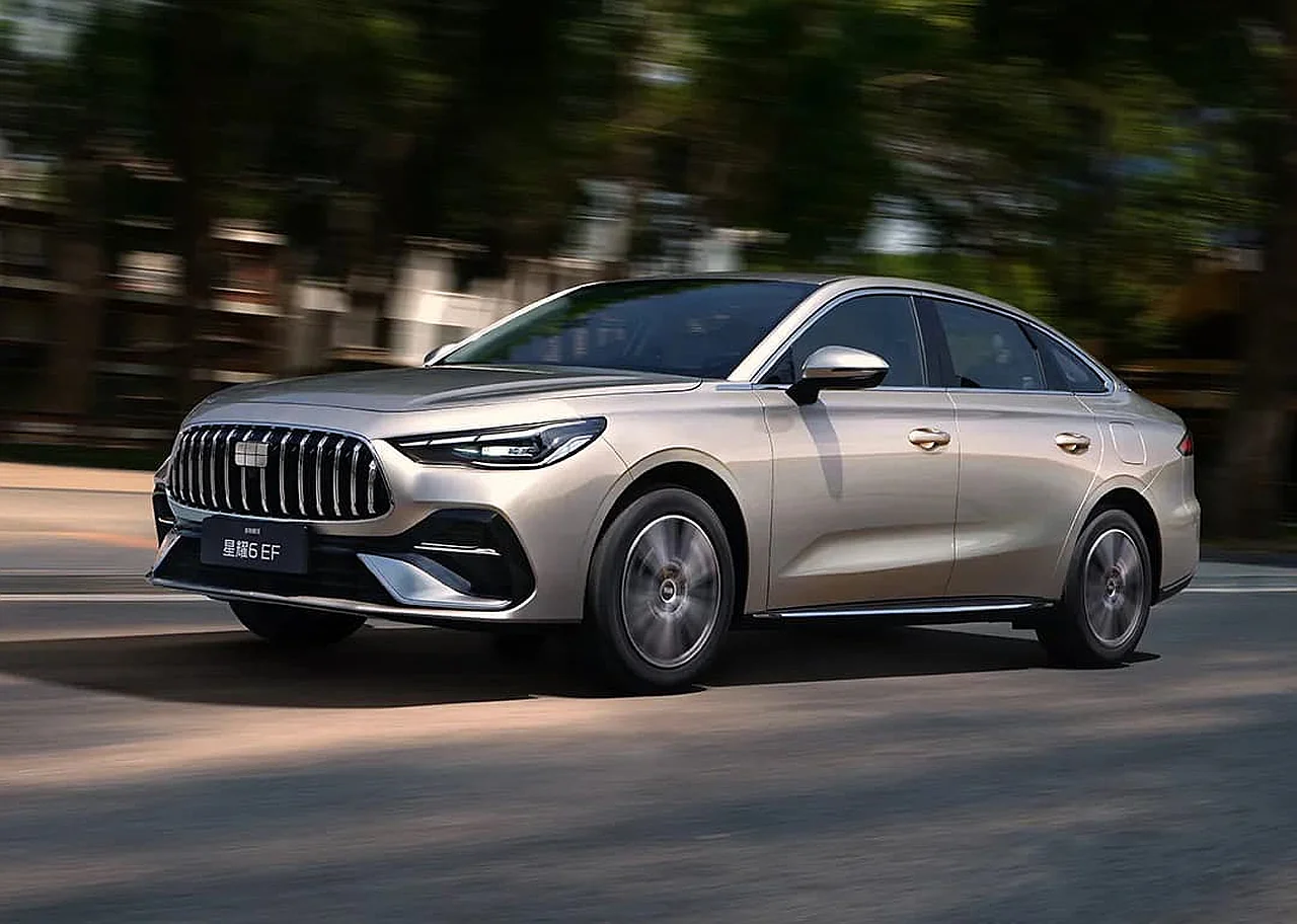 Geely представила универсальный седан, работающий на бензине и спирте