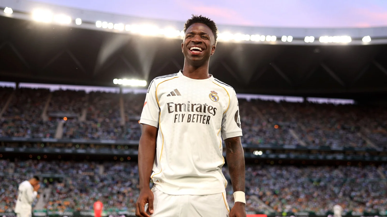 Jon Obi Mikel reacciona a los rumores del fichaje de Vinícius Júnior por el Arsenal