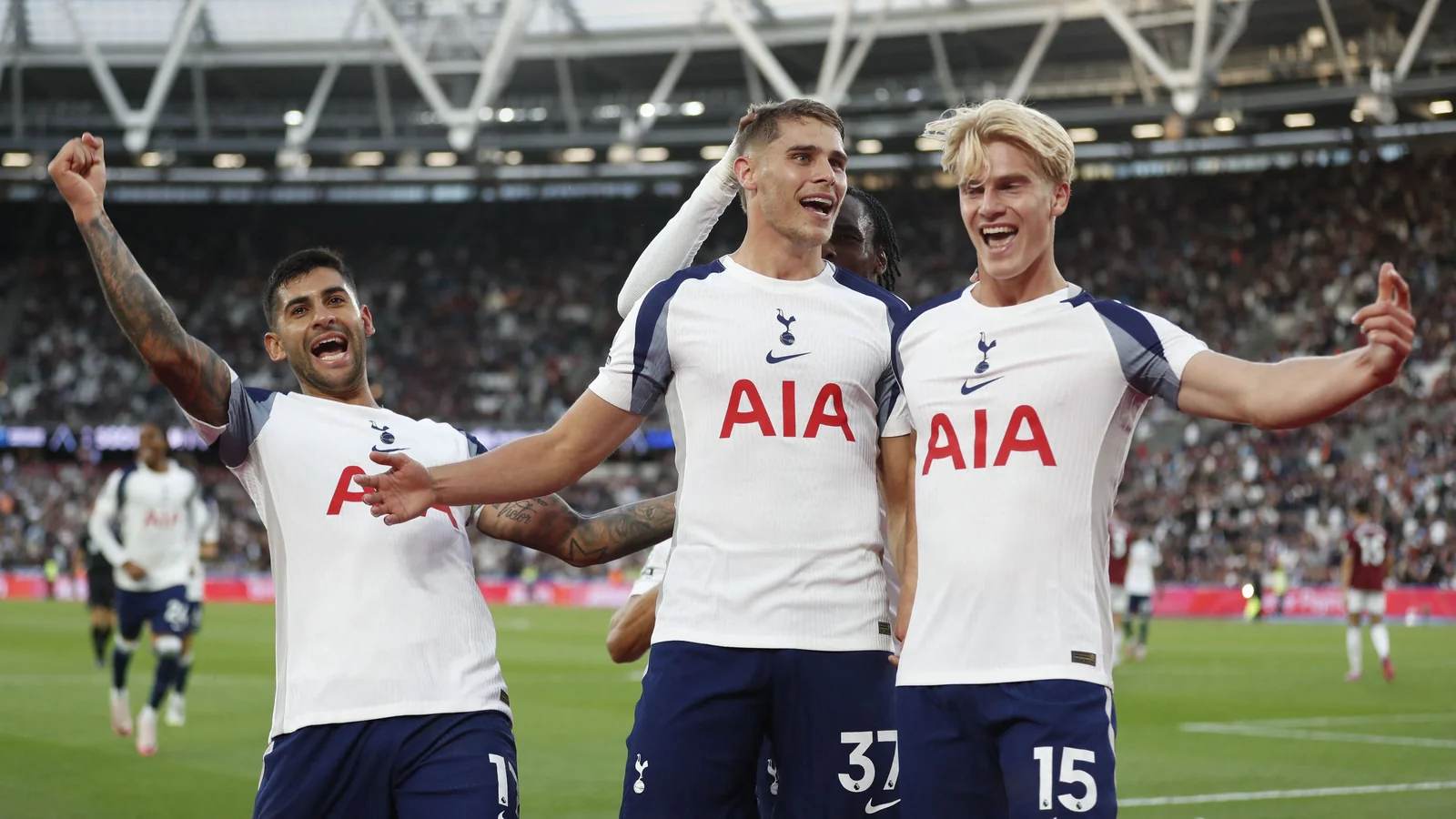 Newcastle Delays Bid for Tottenham Midfielder Until August