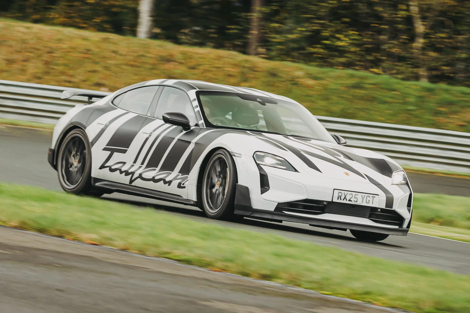 Porsche Taycan модели 2030-йилгача ишлаб чиқаришдан олиниши мумкин