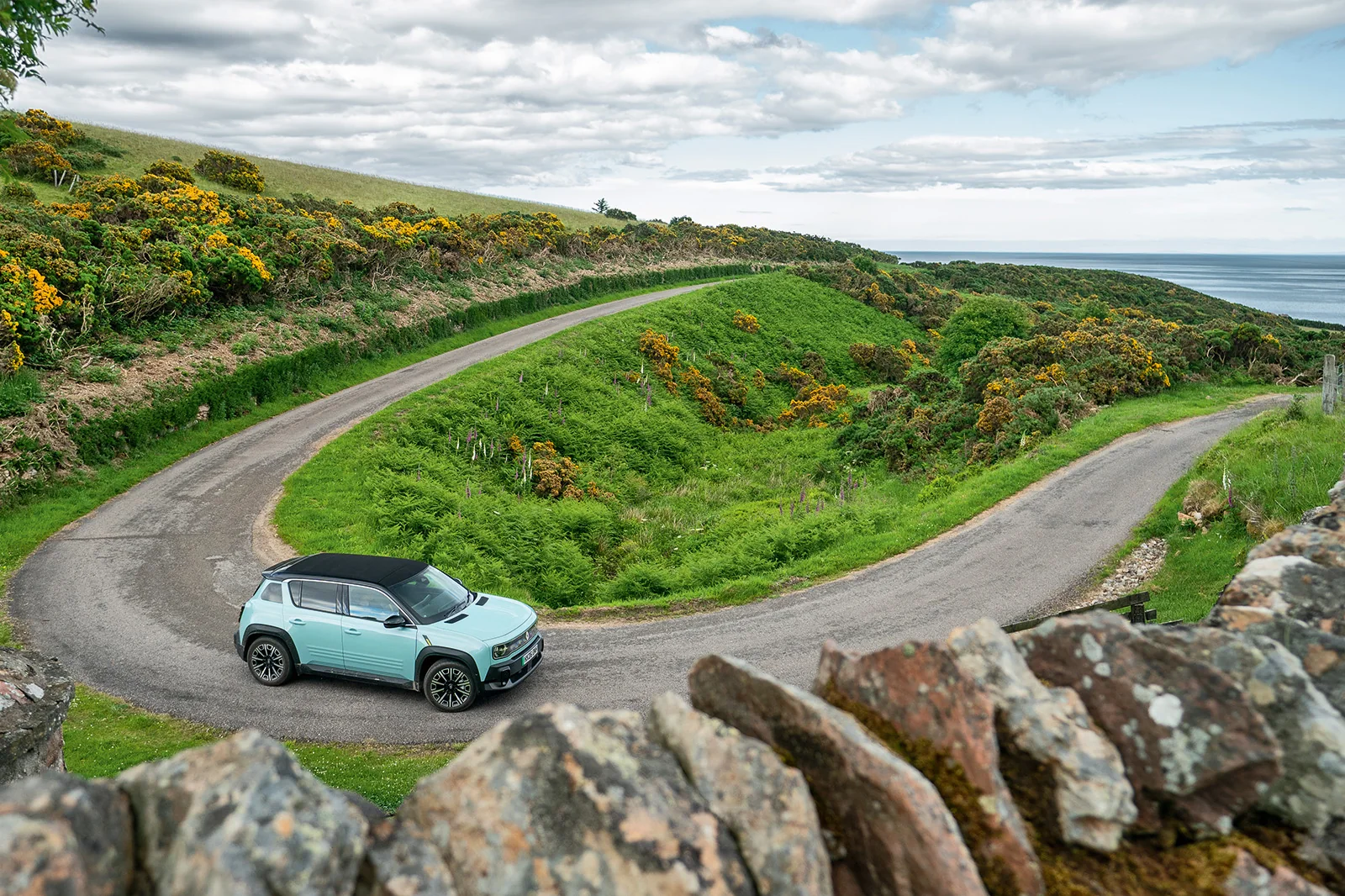 Renault 4 elektromobili quyosh energiyasida Buyuk Britaniya bo'ylab safarga chiqdi