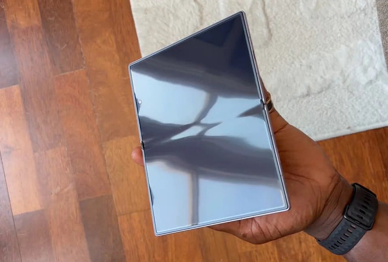 El principal problema de la pantalla del Samsung Galaxy Z Fold 8 vuelve a surgir