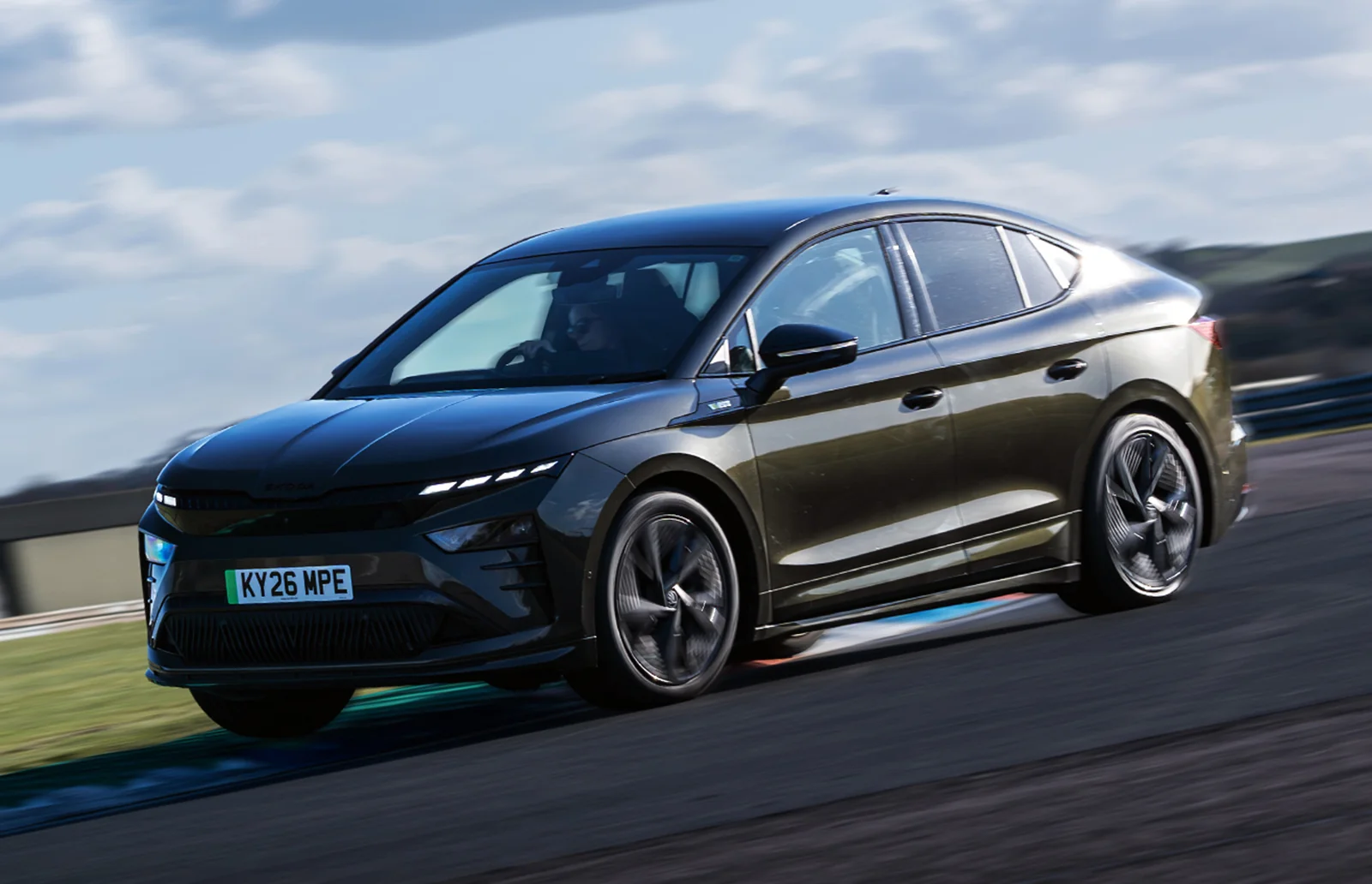 Skoda Эняқ вRS: кундалик ҳаёт ва завқни бирлаштира оладими