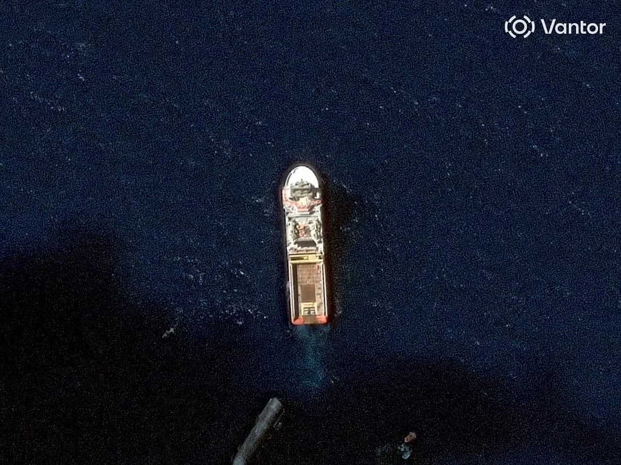 SpaceX is towing back the Starship hull stranded in the Indian Ocean