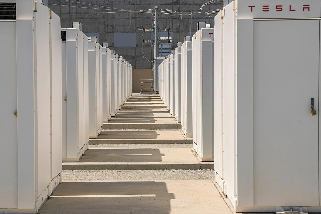 SpaceX Kaufte Batterien im Wert von Hunderten Millionen Dollar von Tesla