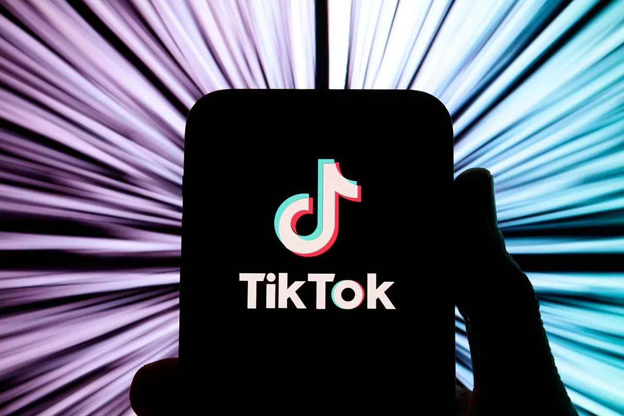 TikTok АҚШдаги офисини ёпиб, ходимларини қисқартирмоқда
