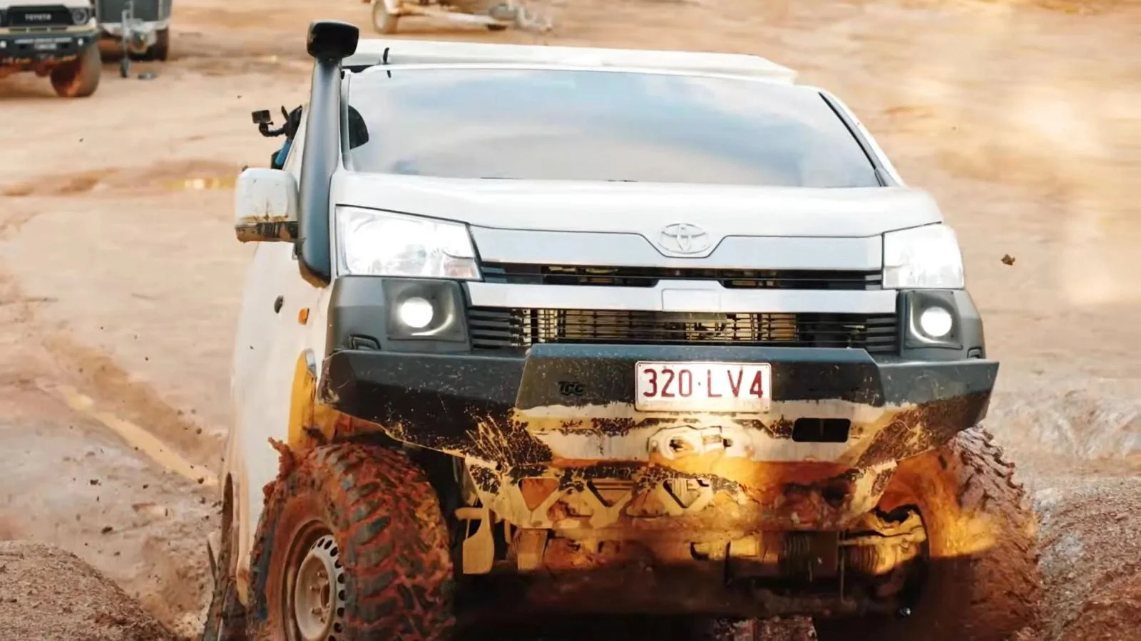 Toyota ХиАке превратили в экстремальный автодом
