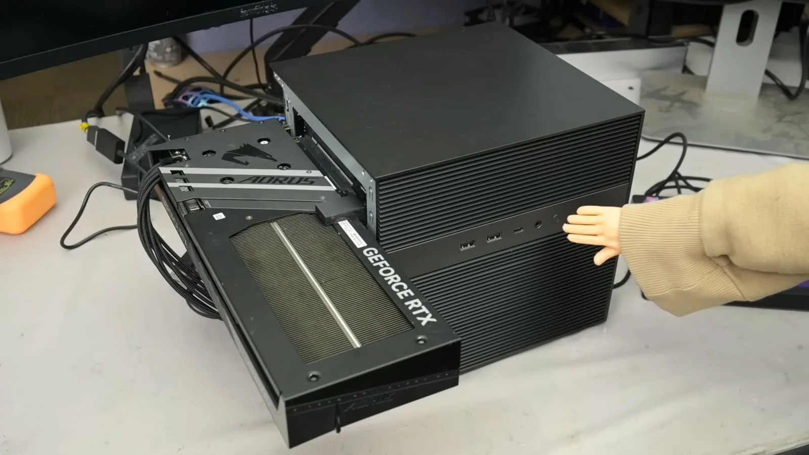 TrashBench creator built a gaming PC from the ZimaCube 2 network storage device