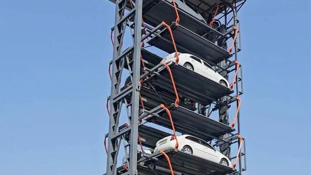 16 cars in a 2-car space: An unusual parking lot in Uzbekistan