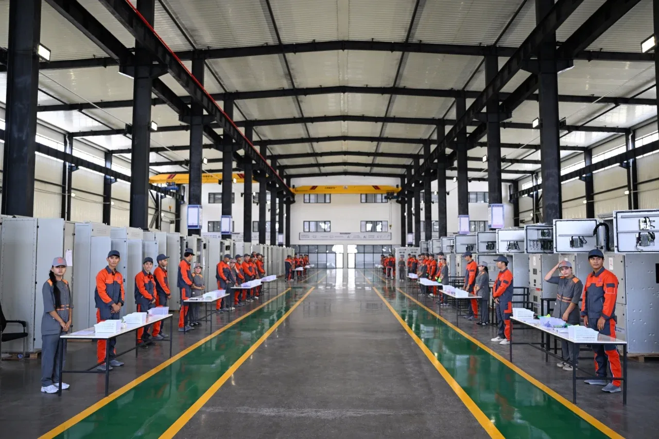 Shavkat Mirziyoyev gets acquainted with the small HPP equipment manufacturing plant project