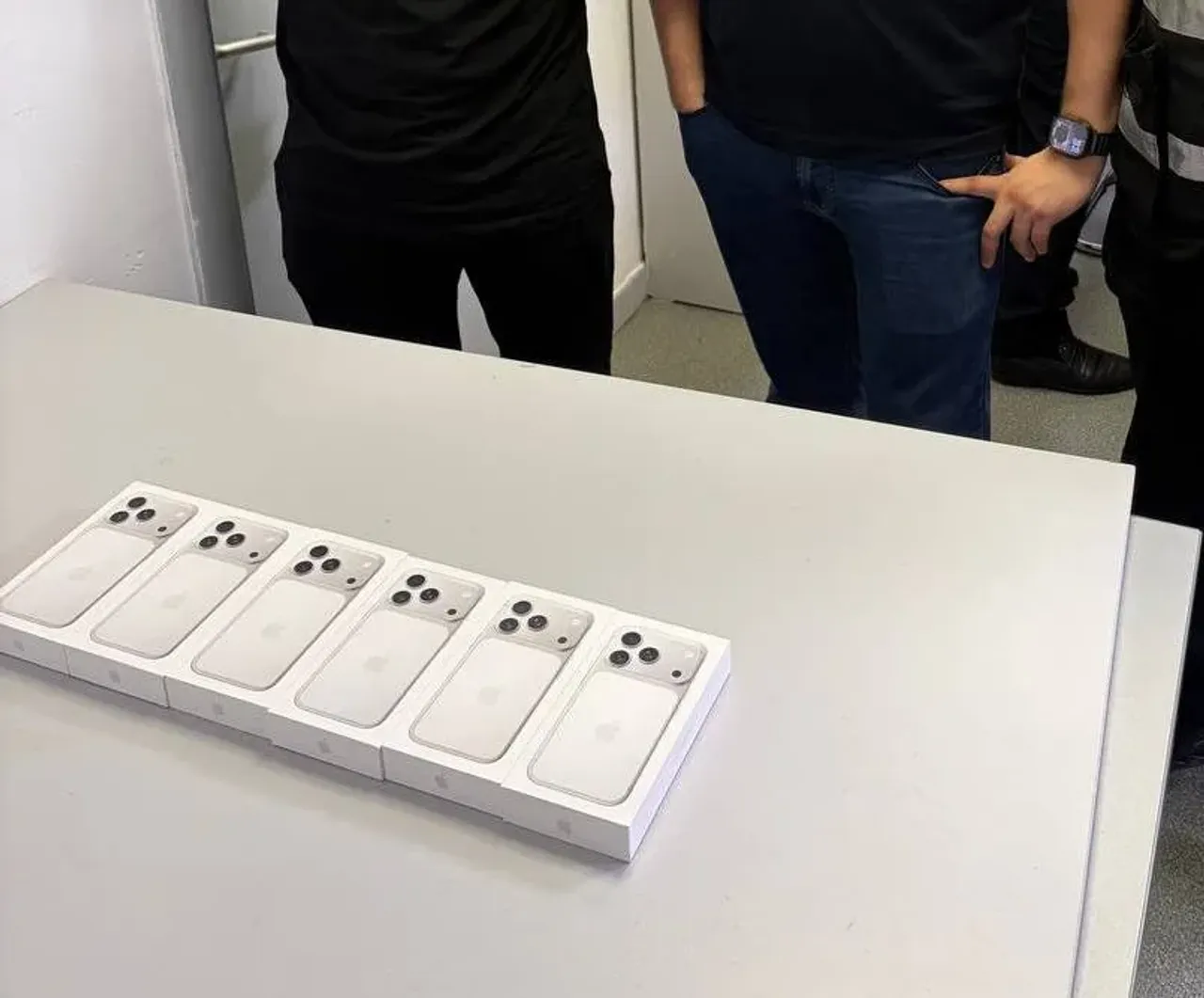 Тошкентда iPhone 18 контрабандаси фош бўлди: 227 миллион сўмлик 14 та қурилма