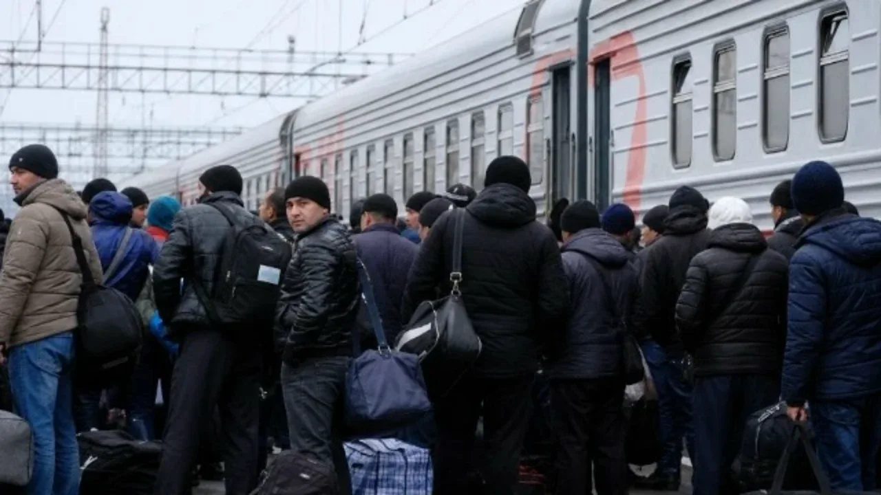 96.5 thousand Uzbeks returned from Russia in 10 days: what is changing in the migration flow?